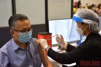 Thái Lan sẽ đẩy nhanh việc tiêm vaccine ngừa Covid-19 cho nhóm người cao tuổi. (Ảnh: NAM ĐÔNG)
