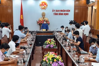 Họp báo công bố quyết định tạm đình chỉ công tác Giám đốc Sở Du lịch Bình Định Nguyễn Văn Dũng.
