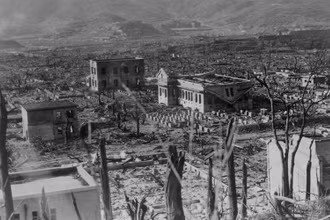 Cảnh hoang tàn tại Nagasaki, ngày 17/3/1948. (Ảnh: Reuters)
