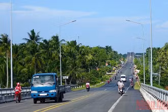 Xây dựng đường giao thông liên vùng, liên tỉnh là một trong những nội dung mà tỉnh Kiên Giang kêu gọi đầu tư. Trong ảnh: Đường về vùng U Minh Thượng (Ảnh: Việt Tiến).