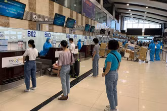 Các đoàn y tế được bố trí quầy làm thủ tục ưu tiên.