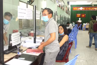 Trung tâm dịch vụ việc làm TP Hồ Chí Minh sẽ nhận hồ sơ, chi trả hỗ trợ cho người lao động không đủ điều kiện hưởng trợ cấp thất nghiệp (Ảnh chụp trước ngày 27/4/2021).. 