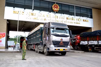 Thông quan hàng hóa qua Cửa khẩu Kim Thành (Lào Cai).
