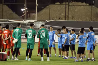 Thầy Park có những lời dặn dò giành cho các học trò. (Ảnh: VFF)