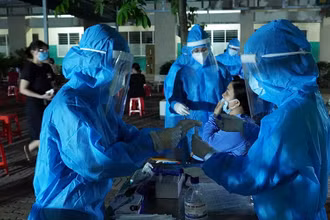 Xét nghiệm cho người dân trên địa bàn quận Bình Thạnh, TP Hồ Chí Minh.
