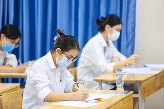 Thí sinh Kỳ thi tốt nghiệp năm 2021. Ảnh: Minh Sơn/Vietnam+