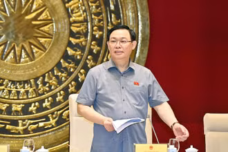 Chủ tịch Quốc hội Vương Đình Huệ phát biểu tại buổi làm việc (Ảnh: DUY LINH).