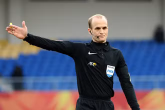 Trọng tài Adham Makhadmeh. (Ảnh: AFC)