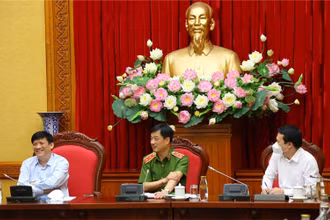 Ba cơ quan chia sẻ dữ liệu dùng chung trên Cơ sở dữ liệu quốc gia về dân cư tạo thuận lợi cho người dân trong khai báo y tế.