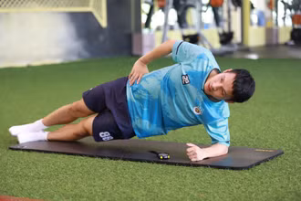 Hùng Dũng tập hồi phục tại Trung tâm PVF. (Ảnh: Hà Nội FC)