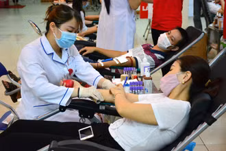 Một phần lượng máu hiến tặng sẽ được Viện Huyết học - Truyền máu Trung ương điều phối, hỗ trợ các bệnh viện ở các tỉnh phía nam để điều trị, cấp cứu cho bệnh nhân Covid-19.