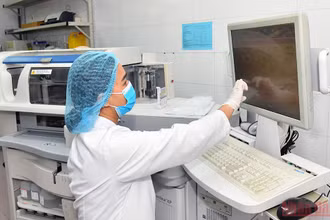 Nghiên cứu vaccine Nanocovax tại Học viện Quân y. (Ảnh: DUY LINH)