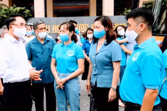Lãnh đạo TP Hải Phòng gặp mặt các thành viên trong đoàn công tác lên đường chi viện cho TP Hồ Chí Minh.