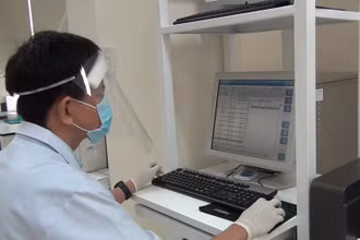 Xét nghiệm định lượng kháng thể sau khi tiêm vaccine phòng Covid-19 tại Bệnh viện Chợ Rẫy.