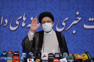 Tổng thống đắc cử Iran Ebrahim Raisi tại cuộc họp báo ở Tehran ngày 21/6/2021. Ảnh: AFP/TTXVN