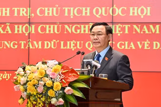 Chủ tịch Quốc hội Vương Đình Huệ phát biểu ý kiến tại buổi làm việc. (Ảnh: Duy Linh)