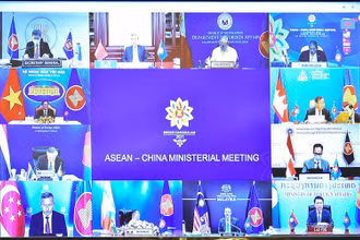 Hội nghị Bộ trưởng Ngoại giao ASEAN - Trung Quốc diễn ra theo hình thức trực tuyến. (Ảnh do báo Thế giới và Việt Nam cung cấp)