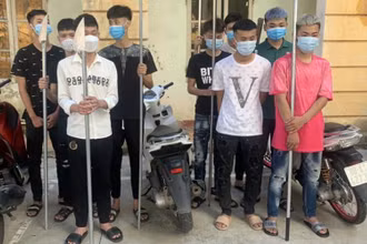 Vũ khí tự chế mà hai nhóm thanh thiếu niên sử dụng trong vụ đánh nhau