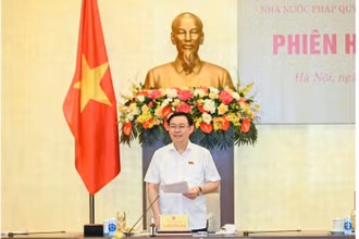 Chủ tịch Quốc hội Vương Đình Huệ phát biểu ý kiến tại phiên họp. (Ảnh: Duy Linh)