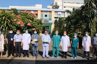 Những bệnh nhân mắc Covid-19 nặng được Tiền Giang chữa trị thành công đã xuất viện.