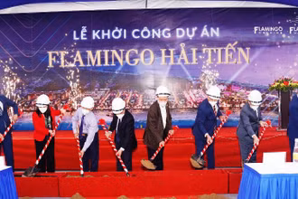 Các đại biểu động thổ, khởi công Dự án Flamingo Hải Tiến.