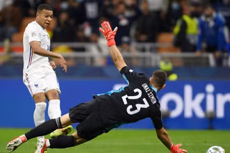 Mbappe và cú sút đập tan giấc mộng vô địch của “La Roja”. (Ảnh: Goal)