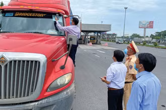 Tình hình trật tự, an toàn giao thông năm 2021 tiếp tục có chuyển biến tốt. (Ảnh minh họa: Minh Trang)