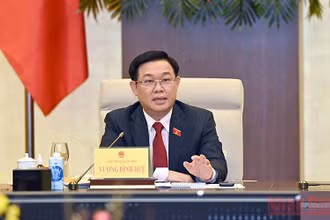 Chủ tịch Quốc hội Vương Đình Huệ chủ trì phiên họp về công tác tổ chức Kỳ họp thứ hai, Quốc hội khóa XV sau 1 tuần diễn ra theo hình thức trực tuyến. (Ảnh: DUY LINH)