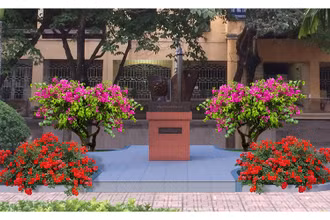 Đài kỷ niệm "Sự kiện cán bộ, sinh viên trường Đại học Tổng hợp Hà Nội tham gia quân ngũ, bảo vệ Tổ quốc" dự kiến được xây dựng trong khuôn viên Trường Đại học Khoa học Tự nhiên ở quận Thanh Xuân, Hà Nội.