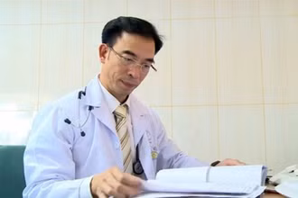 Ông Tuấn bị khởi tố vì liên quan vụ án Vi phạm quy định về đấu thầu gây hậu quả nghiêm trọng.