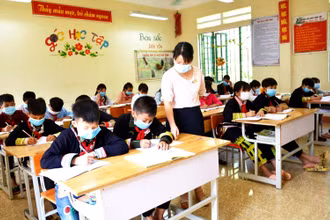 Học sinh lớp 7A, Trường phổ thông dân tộc bán trú THCS Phìn Ngan (Bát Xát - Lào Cai) trong giờ học môn Toán.