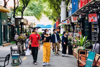 Đường Sách TP Hồ Chí Minh thu hút ngày càng đông du khách sau khi mở cửa trở lại.