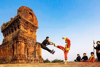 Biểu diễn võ Bình Định.