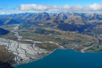 Không ảnh thị trấn Glenorchy bên hồ Wakatipu và sông Otago ở New Zealand. (Ảnh: Reuters)