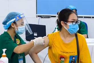 Hà Nội sẽ tiếp tục đẩy mạnh tiêm chủng để kiểm soát, ngăn ngừa dịch Covid-19.