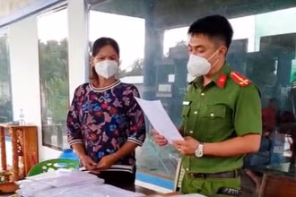 Cơ quan Công an tỉnh Đắk Nông thực hiện lệnh bắt bị can đối với Lê Thị Hồng, Giám đốc Công ty Nam Nhân.