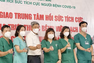 Thứ trưởng Y tế Nguyễn Trường Sơn tin tưởng năng lực y tế của TP Hồ Chí Minh đảm đương sau khi lực lượng chi viện được rút về.