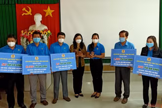 Liên đoàn Lao động tỉnh Trà Vinh triển khai gói “An sinh Công đoàn” cho đoàn viên, người lao động khó khăn do ảnh hưởng bởi dịch Covid-19.
