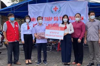 Tiếp sức người đi đường về quê.