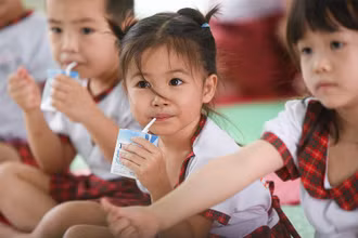 Tập đoàn TH đồng hành cùng Chính phủ chăm lo sức khỏe học đường cho trẻ em Việt Nam