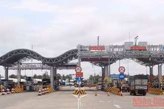 Người dân tỉnh Trà Vinh được lưu thông, đi lại bình thường tại chốt kiểm tra y tế Cầu Cổ Chiên kể từ ngày 23/10.