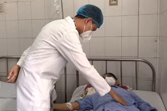 Bệnh nhân tỉnh, ổn định sau khi can thiệp nội mạch.
