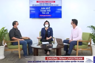 Phó Chủ tịch UBND TP Hồ Chí Minh Phan Thị Thắng (ngồi giữa) tại buổi Livestream “Dân hỏi - Thành phố trả lời”, tối 8/10.