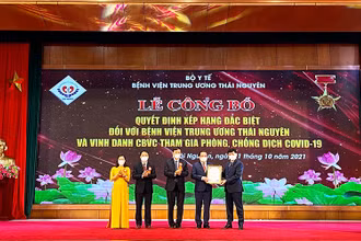 Bệnh viện Trung ương Thái Nguyên nhận quyết định xếp hạng đặc biệt