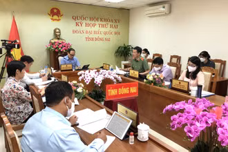 Quang cảnh buổi thảo luận tổ về dự án Luật Cảnh sát cơ động của Đoàn đại biểu Quốc hội tỉnh Đồng Nai.