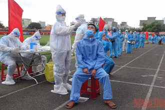 Phú Yên xét nghiệm, giám sát, theo dõi sức khỏe đối với những người trở về từ địa phương, khu vực nguy cơ rất cao, nguy cơ cao.