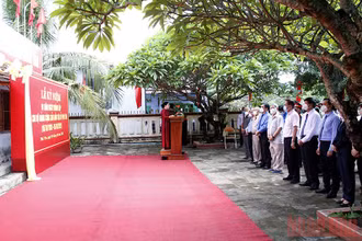 Đồng chí Cao Thị Hòa An, Phó Bí thư Thường trực Tỉnh ủy, Chủ tịch HĐND tỉnh Phú Yên đọc diễn văn tại lễ kỷ niệm.