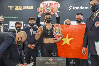 Thu Nhi cân ký trước trận tranh đai gặp Etsuko Tada. Ảnh: FINAL FLASH