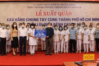 Gặp mặt đoàn cán bộ y tế hỗ trợ TP Hồ Chí Minh chống dịch Covid-19. (Ảnh: MINH TUẤN) 