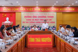 Các doanh nghiệp trên địa bàn tỉnh ủng hộ 8,3 tỷ đồng cho chương trình “Sóng và máy tính cho em”.
